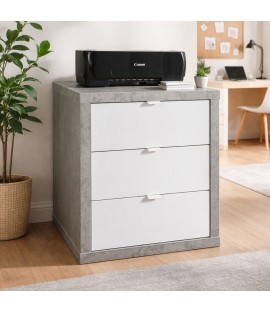 Vista ambientata cassettiera bassa in legno con 3 cassetti e con ruote colore "cemento/bianco lucido" modello Skema Totò Piccinni