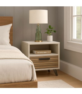 Vista ambientata Comodino da camera in legno colore "Cannettato/Cashmere" con 1 cassetto e 1 vano modello Zefiro Totò Piccinni