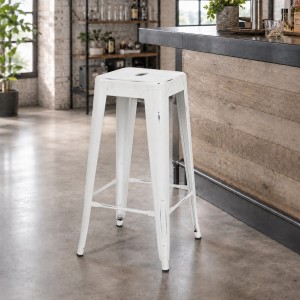 Vista ambientata Sgabello design industriale in metallo colore Bianco Antico modello Indutry Totò Piccinni