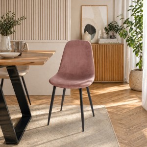 Vista ambientata Sedia imbottita colore "Velluto Rosa" con gambe in metallo modello Irelia Totò Piccinni