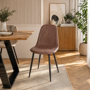 Vista ambientata Sedia imbottita colore "Cognac" con gambe in metallo modello Irelia Totò Piccinni