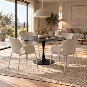 Vista ambientata Set 4 sedie con braccioli in polipropilene e gambe in metallo colore "grigio" modello Lennox