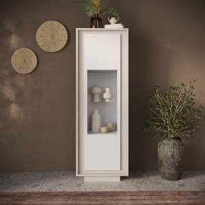 Vista ambientata Vetrina in legno con 1 anta con vetro colore "cashmere/bianco opaco" made in italy modello Avalon Totò Piccinni