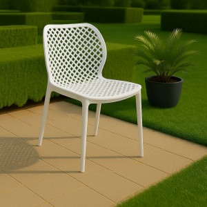Vista ambientata Sedia in Polipropilene colore Bianco senza braccioli modello Aria Totò Piccinni