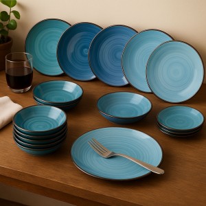 Vista ambientata set piatti in gres 18 pezzi modello Baita Acqua Ocean Villa D'Este