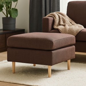 Vista ambientata Pouf quadrato in Tessuto colore Marrone con gambe in legno modello Clive Totò Piccinni