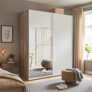 Vista ambientata Armadio moderno in legno con struttura Noce Brera, 2 ante scorrevoli 1 Bianco Opaco e 1 Specchio modello Sliding Totò Piccinni