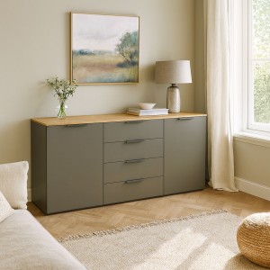 Vista ambientata Madia moderna in legno colore "Grigio Laccato/Rovere Miele" con 2 ante e 4 cassetti modello Zenit Totò Piccinni