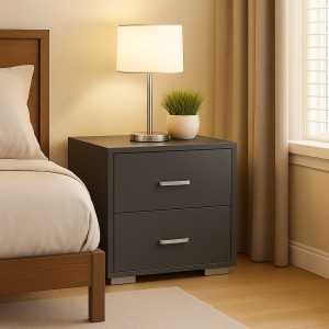 Vista ambientata Comodini per camera da letto in legno colore Grigio Sabbia con 2 cassetti Totò Piccinni 