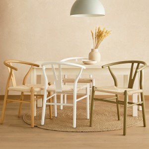 sedia in legno con braccioli e schienale ergonomico