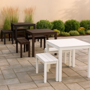 set in polipropilene 2 sgabelli e 1 tavolino 