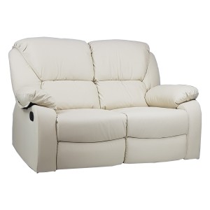 Vista diagonale di un divano 2 posti imbottito con funzione relax reclinabile e poggiapiedi in ecopelle Panna Calipso Totò Piccinni