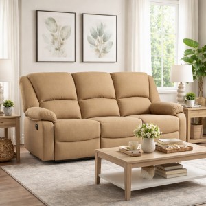 Vista ambientata  di un divano 3 posti imbottito con funzione relax reclinabile e poggiapiedi in tessuto Beige Calipso Totò Piccinni