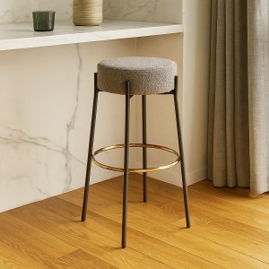 Vista ambientata Sgabello in Tessuto imbottito colore Grigio Scuro con struttura in metallo modello Bouclè Totò Piccinni