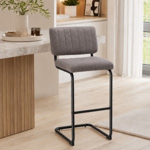 Vita ambientata Sgabello in Tessuto imbottito colore Grigio Scuro con struttura in metallo modello Bouclè Totò Piccinni