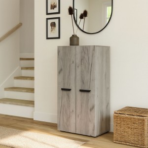 Vista ambientata Scarpiera a mobiletto in legno colore "Grigio Legno" con 2 ante e 6 ripiani porta scope modello London Totò Piccinni