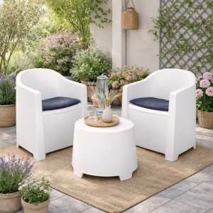 Vista ambientata Set da giardino colore Bianco in Polipropilene 2 poltrone e tavolino modello Luna Totò Piccinni