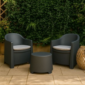 Vista ambientata Set da giardino colore Antracite in Polipropilene 2 poltrone e tavolino modello Luna Totò Piccinni