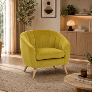 Vista ambientata Poltroncina in Velluto imbottita colore Giallo modello Pilar Totò Piccinni