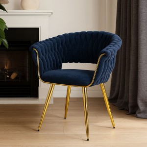 Vista ambientata Poltroncina relax in ciniglia vellutata imbottita colore Blu con gambe in metallo modello Royal A Totò Piccinni