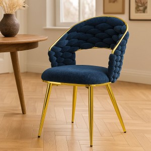 Vista ambientata Poltroncina in ciniglia vellutata imbottita colore Blu con gambe in metallo modello Royal C Totò Piccinni