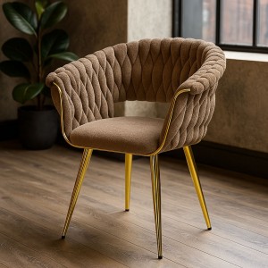 Vista ambientata Poltroncina relax in ciniglia vellutata imbottita colore Tortora con gambe in metallo modello Royal A Totò Piccinni