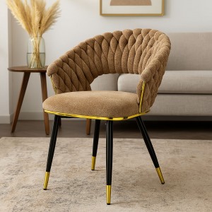 Vista ambientata Poltroncina relax in ciniglia vellutata imbottita colore Tortora con gambe in metallo modello Royal B Totò Piccinni