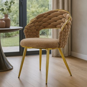 Vista ambientata Poltroncina in ciniglia vellutata imbottita colore Tortora con gambe in metallo modello Royal C Totò Piccinni