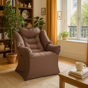 Vista ambientata Poltrona con braccioli imbottita colore Lux Terracotta con struttura in metallo modello Pennica Totò Piccinni