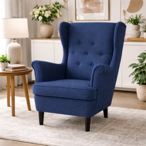 Vista ambientata Poltrona Blu su sfondo bianco vista obliqua modello Lilibet Totò Piccinni - Design tipo Ikea Strandmon