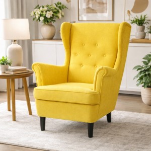 Vista ambientata Poltrona Giallo su sfondo bianco vista obliqua modello Lilibet Totò Piccinni - Design tipo Ikea Strandmon