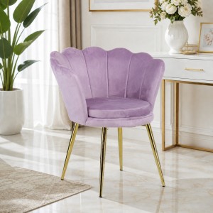 Vista ambientata Poltroncina in Velluto colore Rosa con schienale a conchiglia e gambe in oro modello Velvet Totò Piccinni