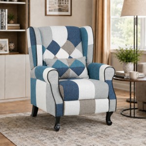 Vista ambientata Poltrona relax in Tessuto colore Patchwork Moon modello comfort con poggiapiedi Totò Piccinni