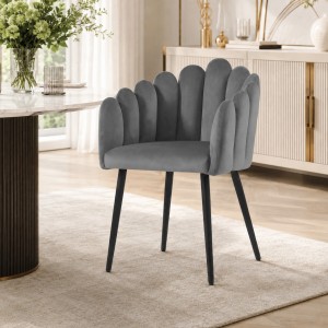 Vista ambientata Poltroncina in Velluto Imbottita colore Grigio Chiaro con gambe in metallo modello Margherita Totò Piccinni