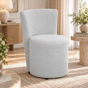 Vista ambientata Poltroncina imbottita artigianale made in italy in tessuto colore "grigio chiaro" modello Tacco Totò Piccinni