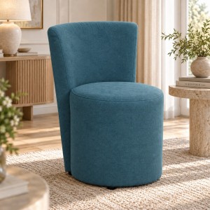 Vista ambientata Poltroncina imbottita artigianale made in italy in tessuto colore "petrolio" modello Tacco Totò Piccinni