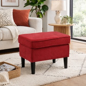 Vista ambientata pouf salotto di design in tessuto rosso di forma rettangolare con piedini alti  - Lilibet totò piccinni
