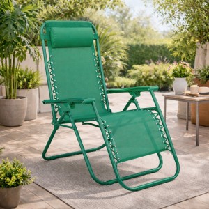 Vista ambientata Sedia a sdraio Gravity gravità zero reclinabile e pieghevole adatta ad ambienti esterni in robusto acciaio e resistente textilene lavabile colore salvia