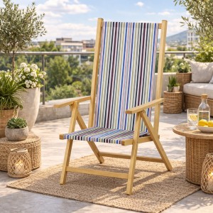 Vista ambientata Sedia sdraio colore "Blu/Rosa/Celeste" con struttura in legno e tela richiudibile modello Positano Totò Piccinni