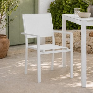 Vista ambientata Sedia in Alluminio e Textilene colore Bianco con braccioli modello Trapani Totò Piccinni