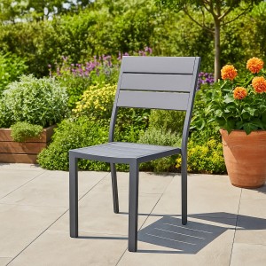 Vista ambientata Sedia con struttura in metallo e polietilene colore Ardesia senza braccioli modello Messico Totò Piccinni