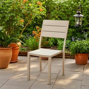 Vista ambientata Sedia con struttura in metallo e polietilene colore Tortora senza braccioli modello Messico Totò Piccinni