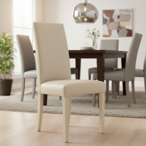 Vista ambientata Sedia imbottita in similpelle colore Beige con struttura e gambe in legno modello Denver Totò Piccinni