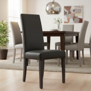 Vista ambientata Sedia imbottita in similpelle colore Nero con struttura e gambe in legno modello Denver Totò Piccinni