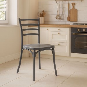 Vista ambientata Sedia in Polipropilene colore Grigio design impilabile modello Borgo Totò Piccinni
