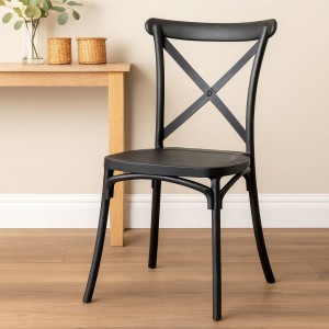 Vista ambientata Sedia in Polipropilene colore Nero design impilabile modello Cross Totò Piccinni