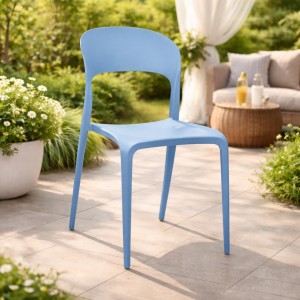 Vista ambientata Sedia in Polipropilene colore Azzurro design impilabile modello Omega Totò Piccinni