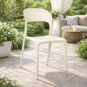 Vista ambientata Sedia in Polipropilene colore Beige design impilabile modello Omega Totò Piccinni