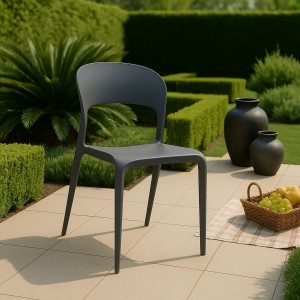 Vista ambientata Sedia in Polipropilene colore Grigio design impilabile modello Omega Totò Piccinni