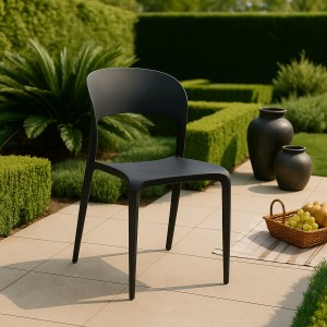 Vista ambientata Sedia in Polipropilene colore Grigio Scuro design impilabile modello Omega Totò Piccinni